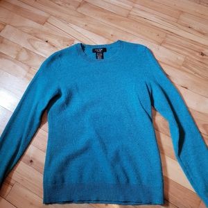 100% blue cashmere sweater